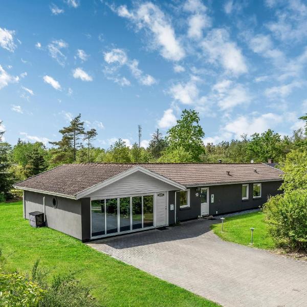Amazing Home In Blåvand With Kitchen
