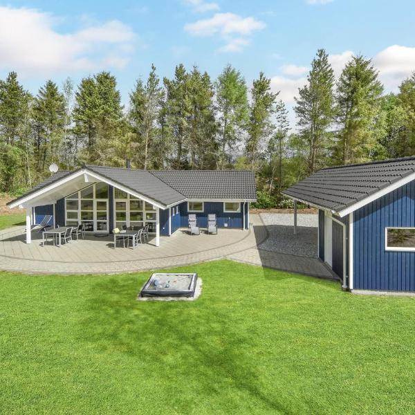 Cozy Home In Oksbøl With Wifi