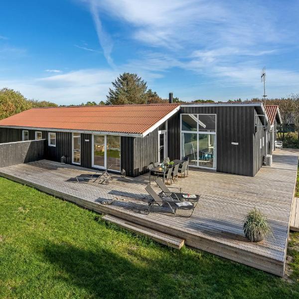 Beautiful Home In Vejers Strand With 5 Bedrooms, Sauna And Wifi