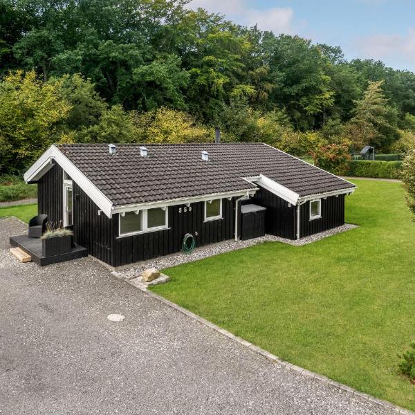 Amazing Home In Juelsminde With 3 Bedrooms, Sauna And Wifi