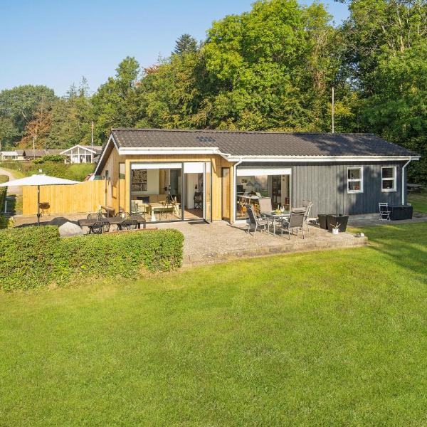 Awesome Home In Juelsminde With 3 Bedrooms, Sauna And Wifi