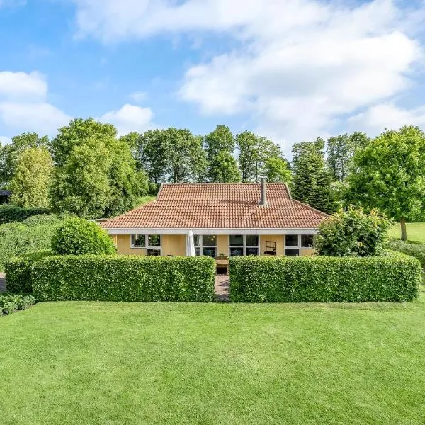 Holiday Home Rønnebærvænget Hejls V, hotel en Hejls