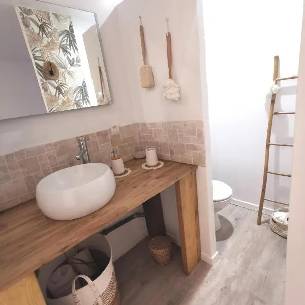 Au Poème du Chêne, Logement indépendant, Calme, Parking gratuit, Hotel in Basse-Goulaine