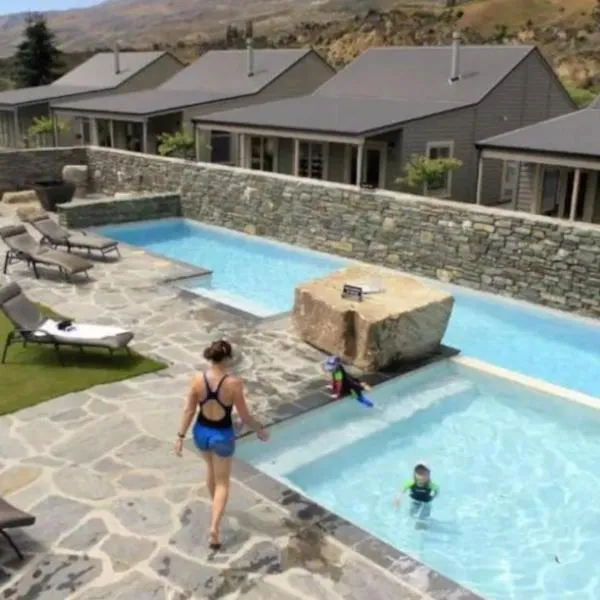 Cardrona Villa with Pool and Jacuzzi, hotel v destinaci Cardrona