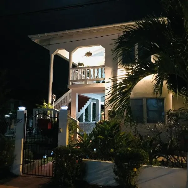 HCEAS villa is 5 min fr. airport & to the beaches, hotel di Bon Accord
