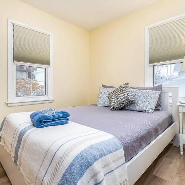 Oaklie's Bungalow - Charming Home in Dubuque, hotel a Dubuque