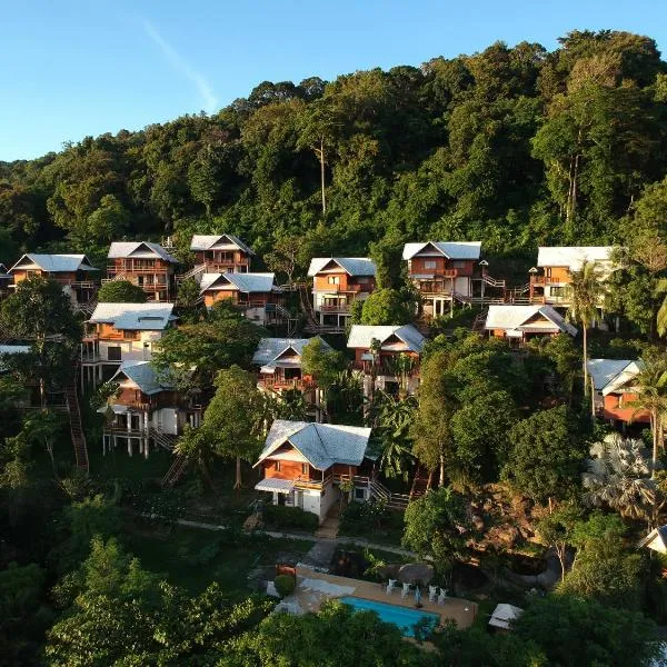 Phitharom PP Resort, hotel in Phi Phi Islands