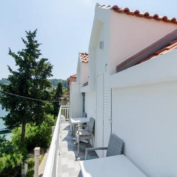 Holiday Home Macus, hotel in Koločep
