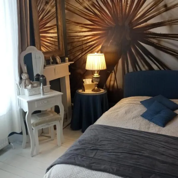 Chambre Bounty, B&B, cuisine privée, lit queen size, terrasse, parking, garage, Hotel in Olliergues