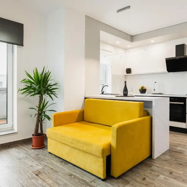 Skylark - Zurich Studio with Terrace & Mountain view, hotel in Braşov