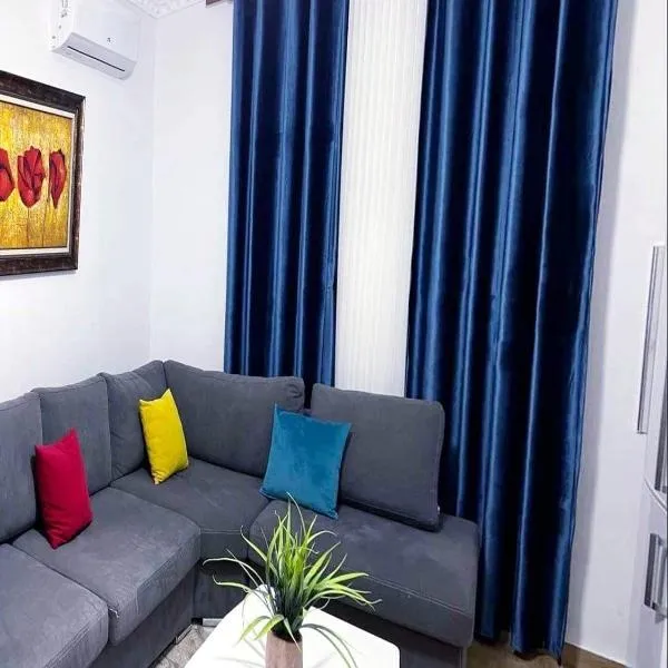 Green house, 1 bedroom & 1 kitchen apartment, located in Elbasan city center, hotel em Elbasan