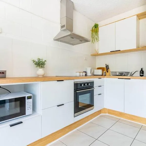 Little Coastal Haven apartment with a pool!, ξενοδοχείο σε Cannonvale