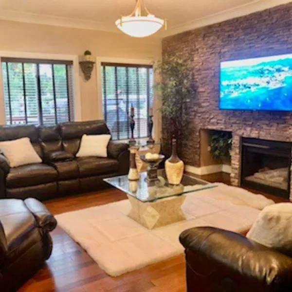 Luxury 3700 sq/ 5 bedroom/ jettedtub/ 4 fireplaces, hotell sihtkohas Edmonton