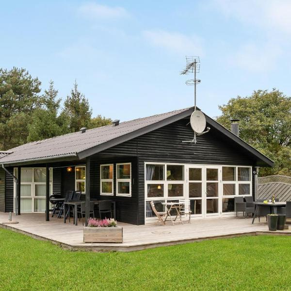 3 Bedroom Lovely Home In Vggerlse