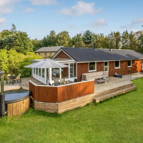 3 Bedroom Lovely Home In Havndal, hotel a Havndal