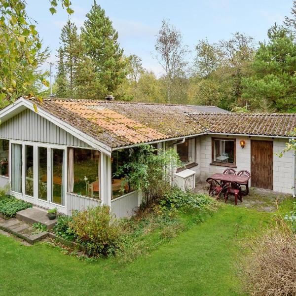 Awesome Home In Vggerlse With Kitchen