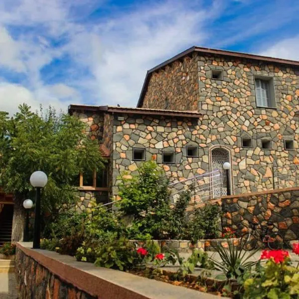 Hôtel les truites, hotel di Imouzzer du Kandar