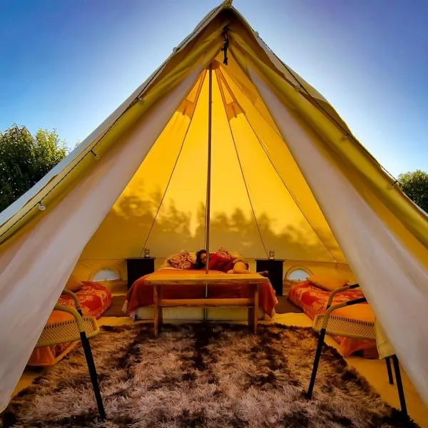 Amanecer Glamping, hotel in llifen
