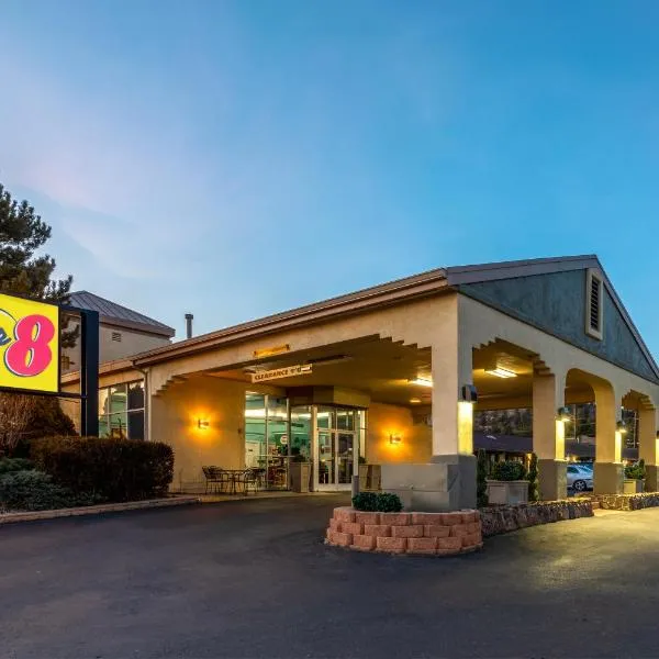 Super 8 by Wyndham NAU/Downtown Conference Center, hotel in Flagstaff