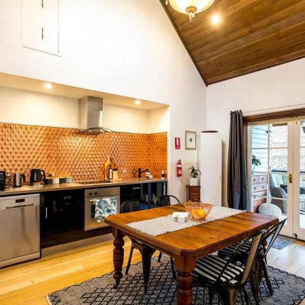 Convent Franklin - Martina Unit, hotel in Franklin