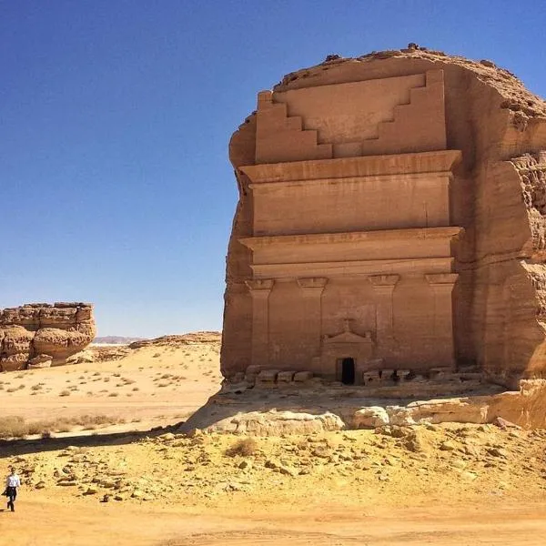 Three Rose, Hotel in Al-'Ula