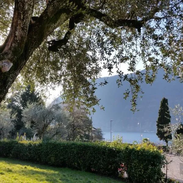 Villa Leilani B&B, hotel v destinaci Sale Marasino