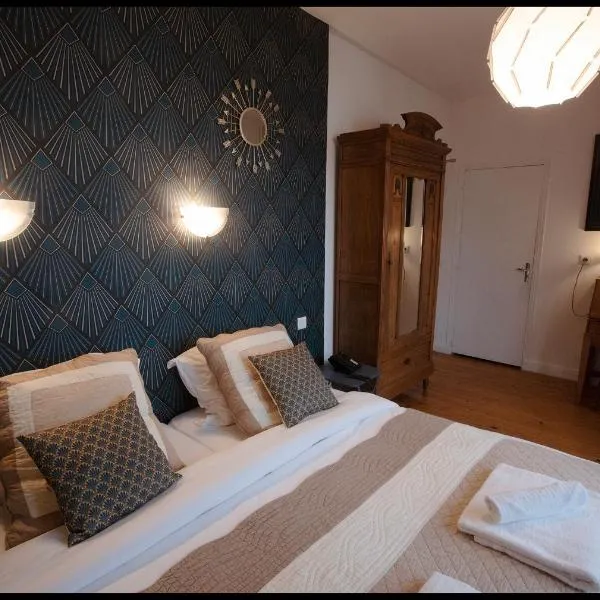 LOGIS HOTEL BELLEVUE RESTAURANT LA POMME d'OR, hotel v mestu Coucy-le-Château-Auffrique