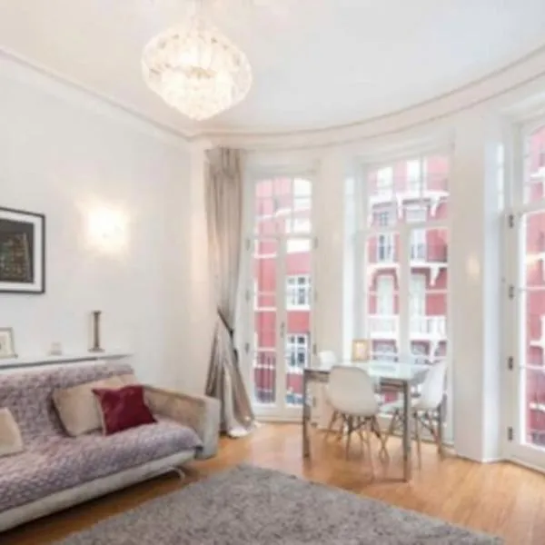 Elegant Bright Central London Flat - sleeps 5, hotel i London