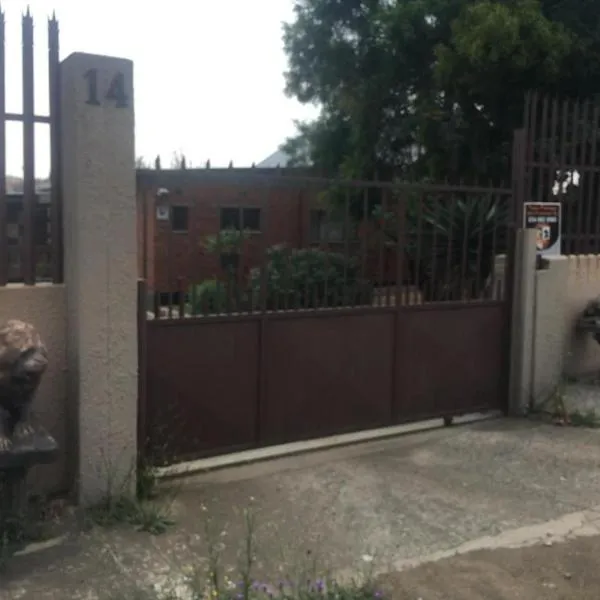 Tanzanite Guesthouse โรงแรมในDannhauser