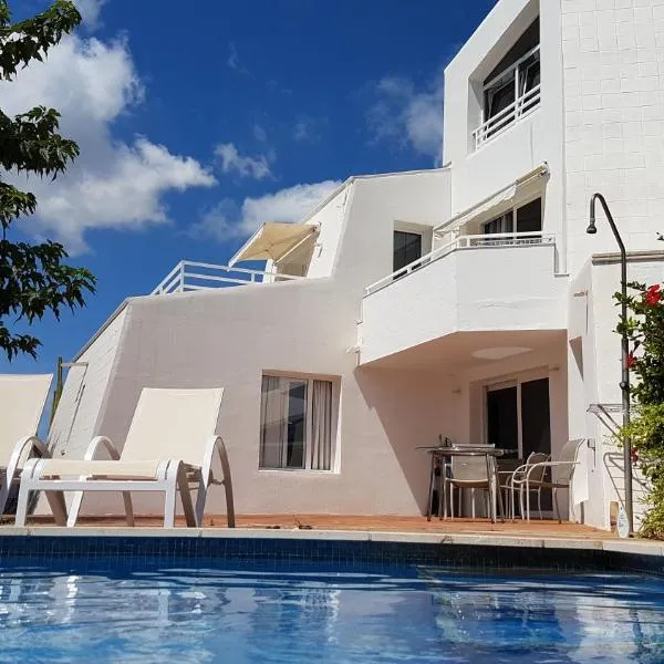 Starbal Love, hotel di Es Castell