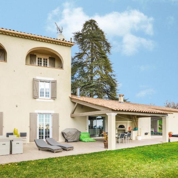 Awesome Home In La Gaude With Kitchen