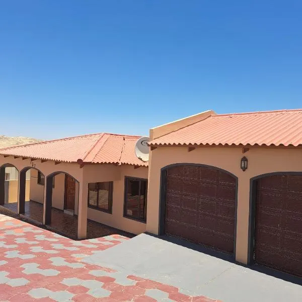 JJP SELF CATERING - Three bedroom house, khách sạn ở Lüderitz