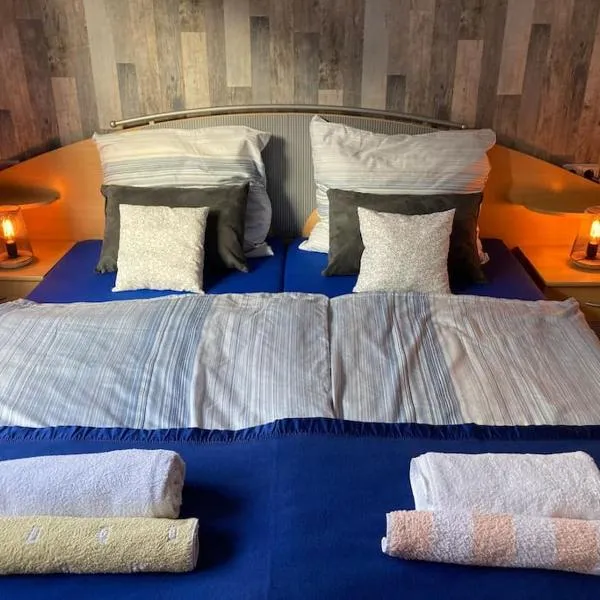 Apartment am Rhein ganze Wohnung NETFLIX Internet 1000 Mbits, free Parking, Hotel in Duisburg