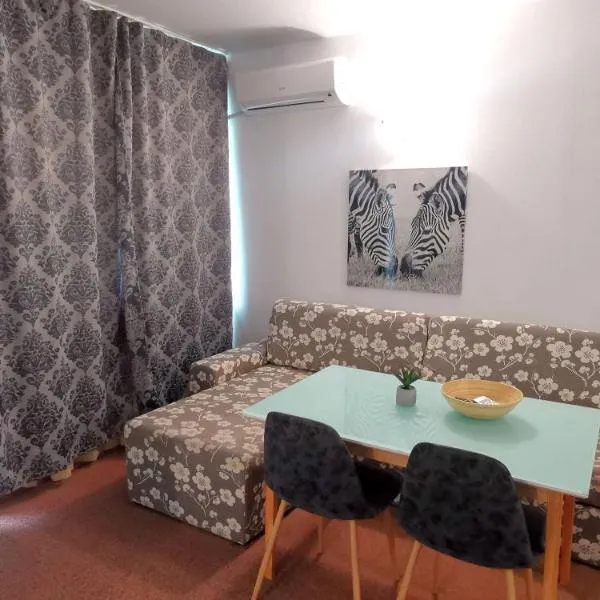 Seaview apartment - Clara Sarafovo - 100m to sea，位于布尔加斯的酒店