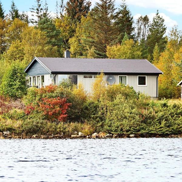 Five-Bedroom Holiday home in Kvenvær