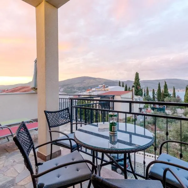 Apartments Villa Kameja, хотел в Окръг Дони