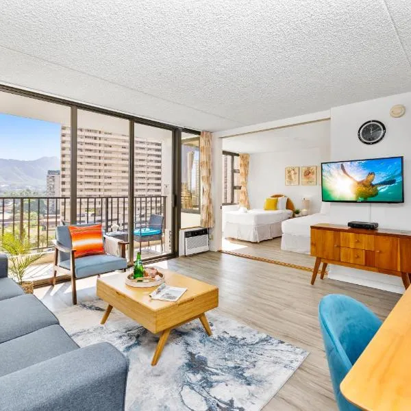 Charming Condo Steps from Waikiki Beach with Parking!, hotell i Honolulu