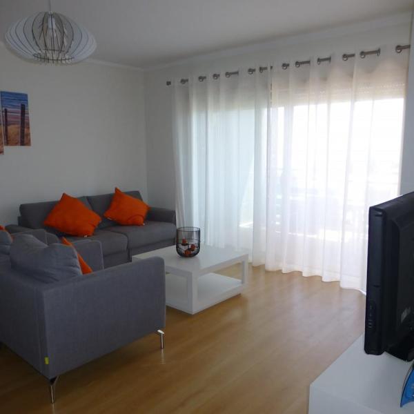 Algarve T2 apartment with pool and balcony in Olhão