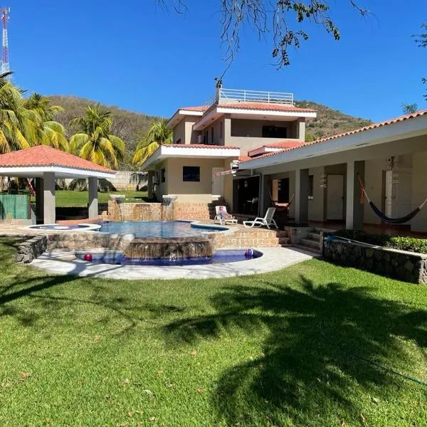 Beach On The Rocks, Hotel in El Zonte