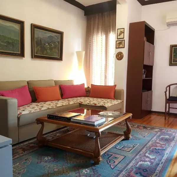 Cosy Penthouse -up to 6 guests- in the City Centre!, hotel in Thessaloniki