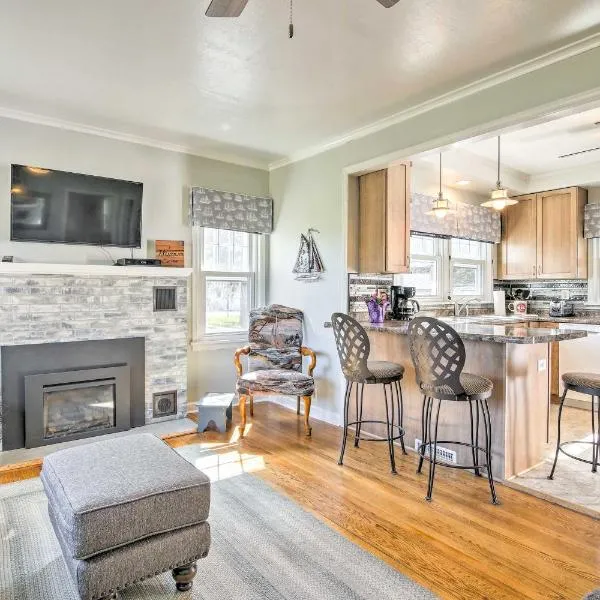 Modern Sturgeon Bay Home by Potawatomi State Park!, khách sạn ở Sturgeon Bay