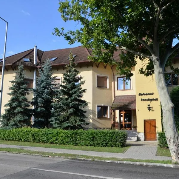 Belvárosi Vendégház, hotel in Mór