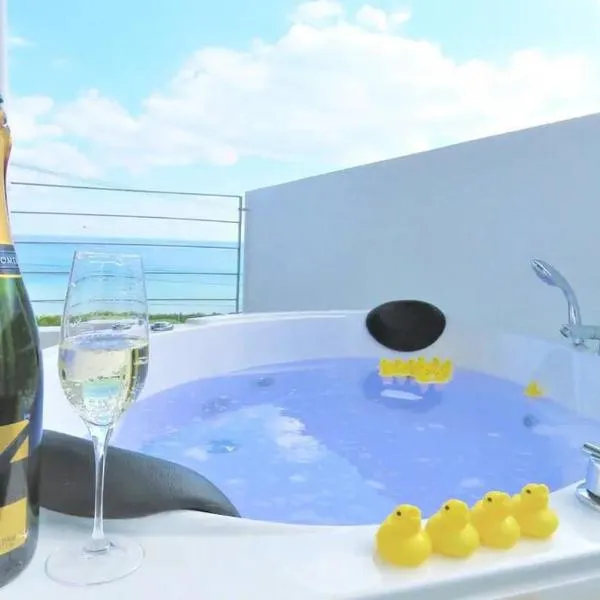 BBQ無料 オーシャンビュー ジャグジー付1棟をまるまる貸切 2階建3LDK 無料駐車場4台 サファイアリゾートokinawa, ξενοδοχείο σε Nanjo