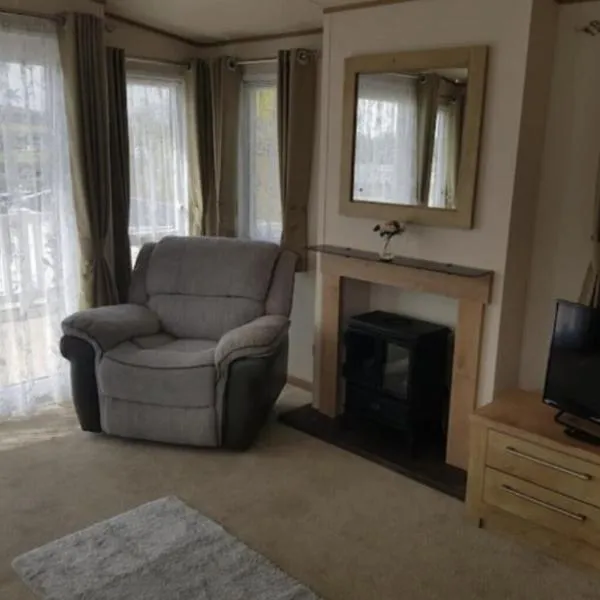 Large and comfortable, stylish caravan.、ベンブリッジのホテル