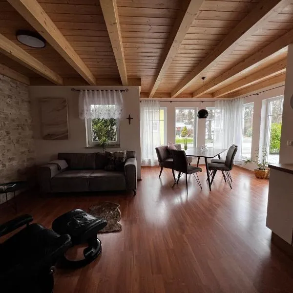 Villa Toskana Wohnung 2, hotell sihtkohas Wackersdorf