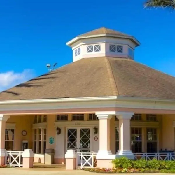 Veteran Owned 3bdr/3 bath Townhouse w/WiFi 3mi to Disney - Winter/Spring Specials, hotel in Kissimmee