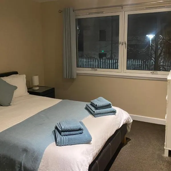 City Centre 2 bedroom apartment, secure parking., hotel i Glasgow