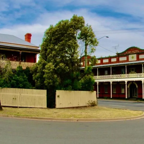 HISTORIC STAR LODGE and STATION MASTERS HOUSE NARRANDERA, hotel v destinaci Narrandera