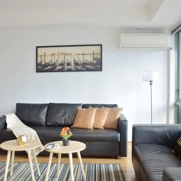 RiverView Spacious 3BR2Bath2Car WifiPoolGym Crown, hotel in Melbourne