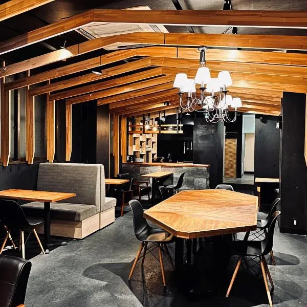 Namba Guesthouse HIVE, hotel in Osaka